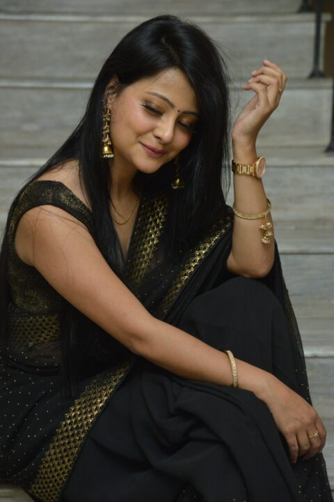 Shubhangi Pant in black saree at Rave Naa Cheliya Trailer Launch