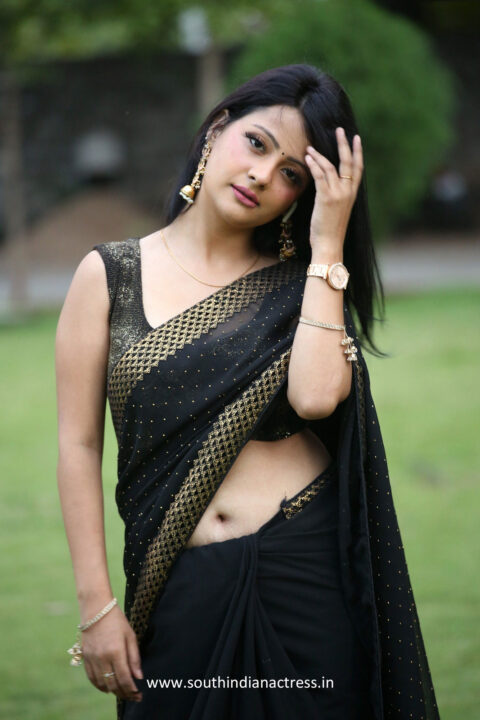 Shubhangi Pant navel stills in black saree