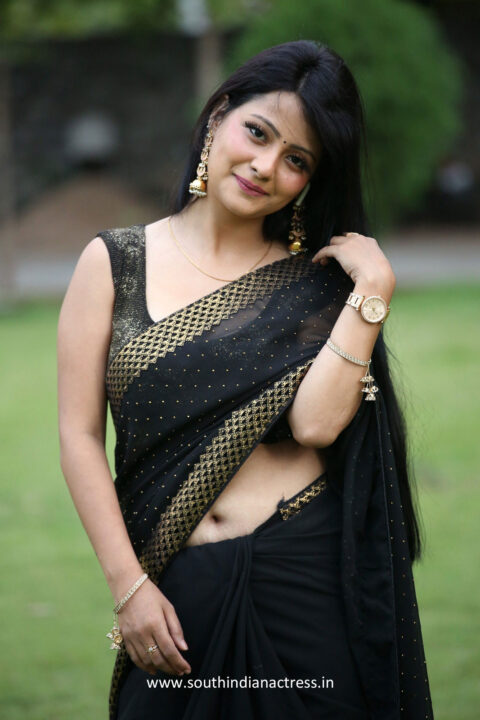 Shubhangi Pant navel stills in black saree