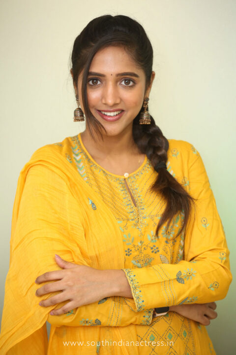 Vaishali Raj stills at Kanabadutaledu Interview