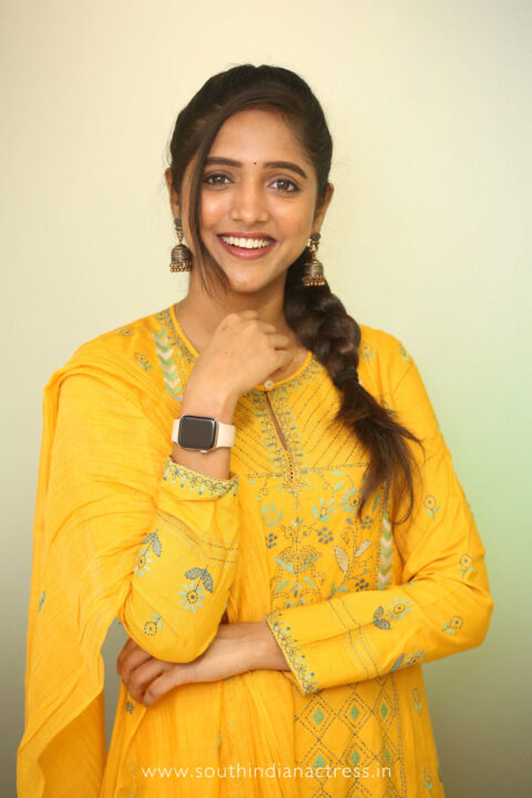 Vaishali Raj stills at Kanabadutaledu Interview