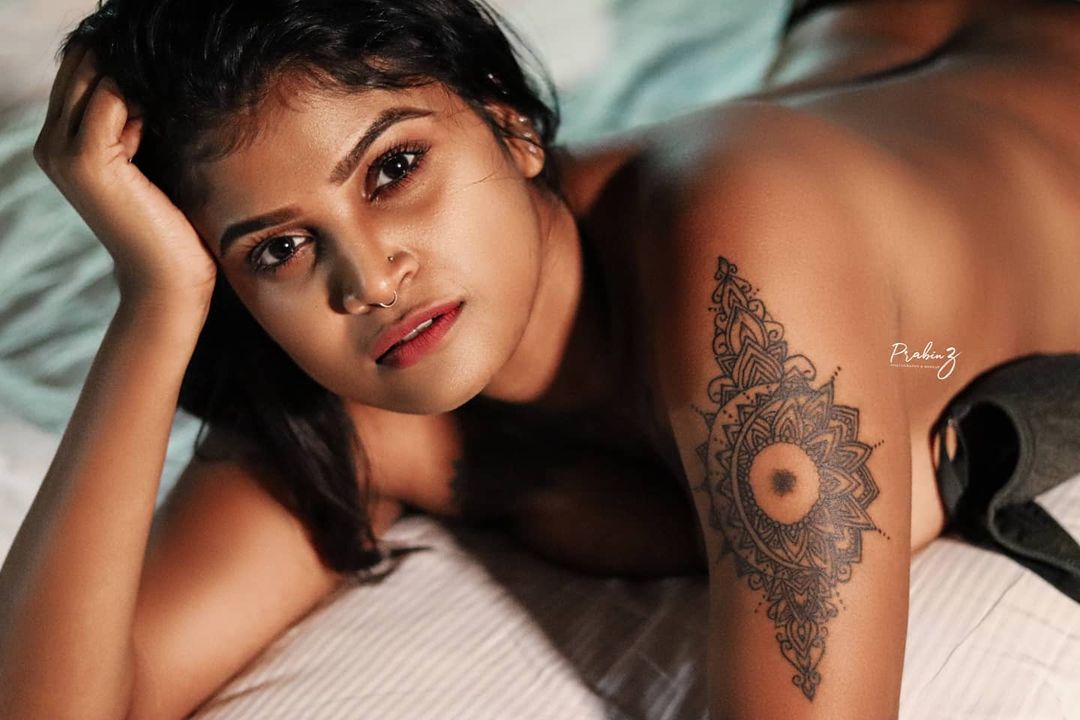 Meerajasmin Vothuvt Drass Photto - Dhanya Nath semi nude photos - South Indian Actress