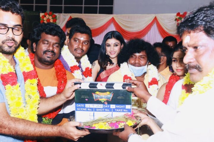 Oviya Helen in Contractor Nesamani movie