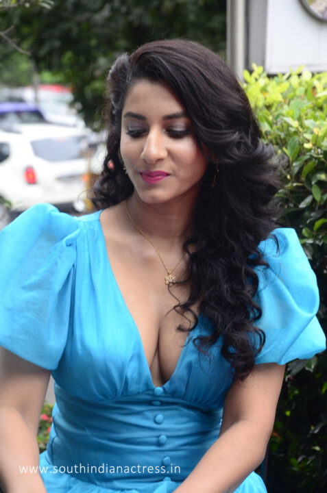 Vishnupriya Bhimeneni deep cleavage stills at The Baker and the Beauty
