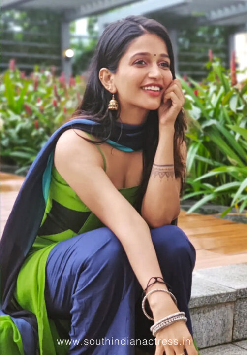 Anaika Soti glamours photos in green front slit kurti