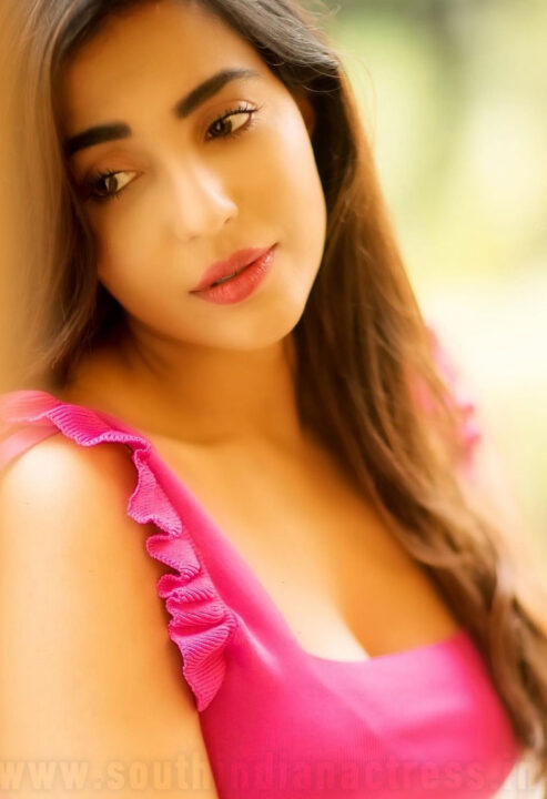 Parvati Nair in pink top photoshoot stills