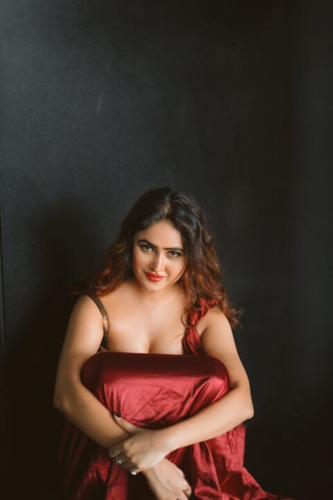 Sony Charishta hot cleavage photos