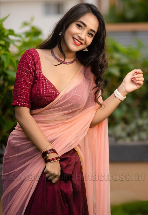 Deepthi Sunaina in half saree photoshoot stills