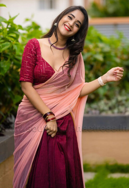 Deepthi Sunaina in half saree photoshoot stills