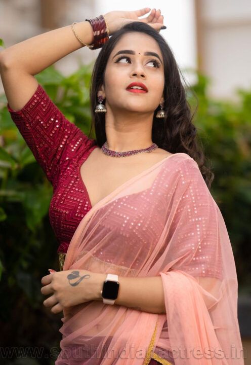 Deepthi Sunaina in half saree photoshoot stills