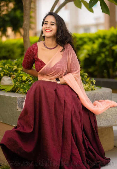 Deepthi Sunaina in half saree photoshoot stills