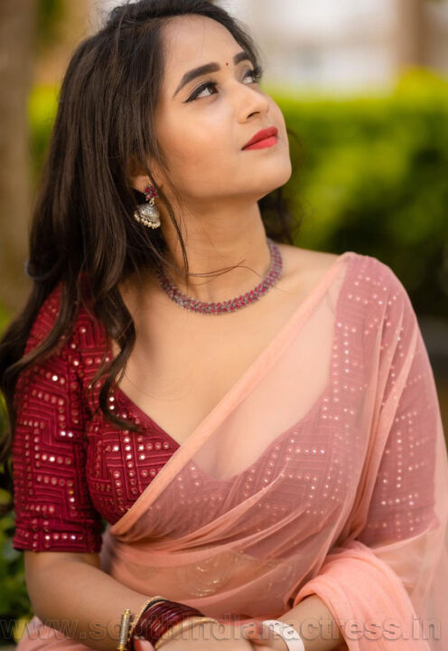 Deepthi Sunaina in half saree photoshoot stills