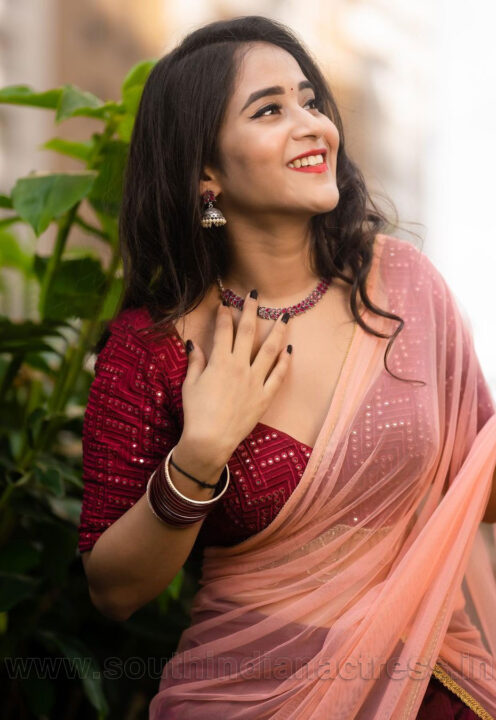 Deepthi Sunaina in half saree photoshoot stills