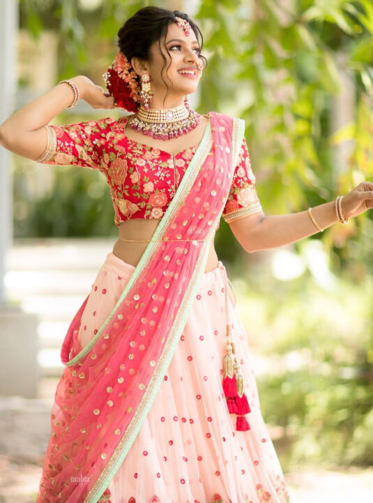 Delna Davis in pink lehenga photos