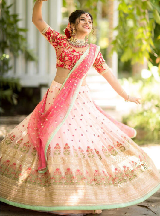 Delna Davis in pink lehenga photos