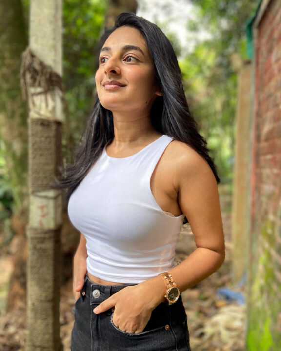 Malayalam actress Esther Anil hot photos