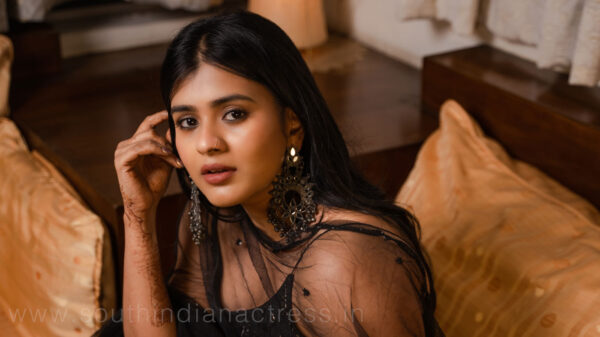 Hebah Patel in black kurthi at Santosham 2021