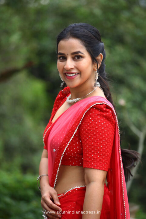 Sasivadane actress Komalee Prasad in red half saree