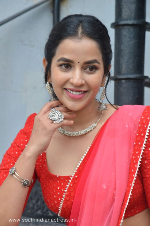 Sasivadane actress Komalee Prasad in red half saree