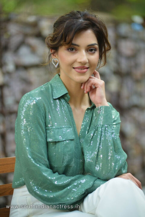 Mehreen Pirzada stills at Manchi Rojulochaie Movie Interview