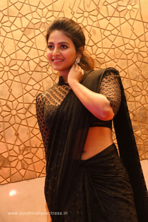 Actress Anjali hot navel stills in black saree