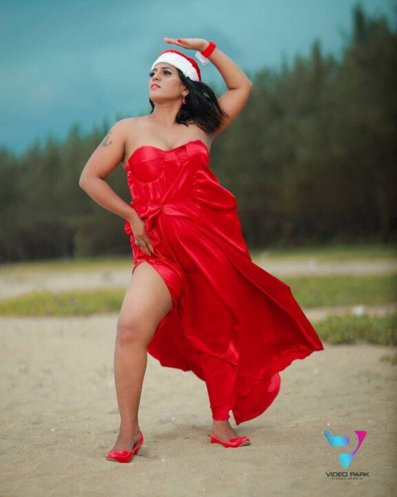 Jeeva Nambiar sizzling santa girl photoshoot
