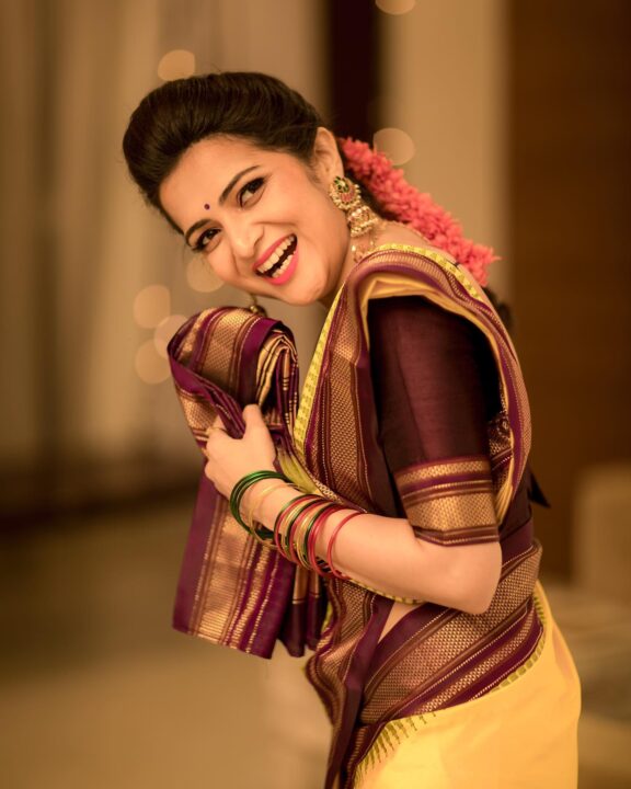 Dhivyadharshini Neelakandan in Kanchipuram silk saree