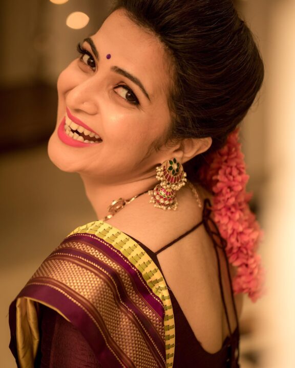 Dhivyadharshini Neelakandan in Kanchipuram silk saree