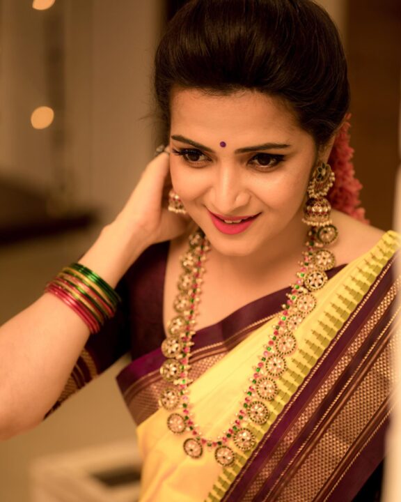 Dhivyadharshini Neelakandan in Kanchipuram silk saree