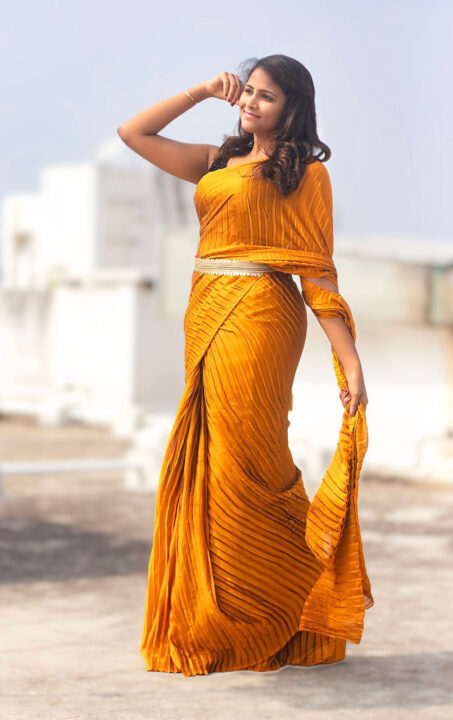 Subiksha Krishnan looks ravishing in saree