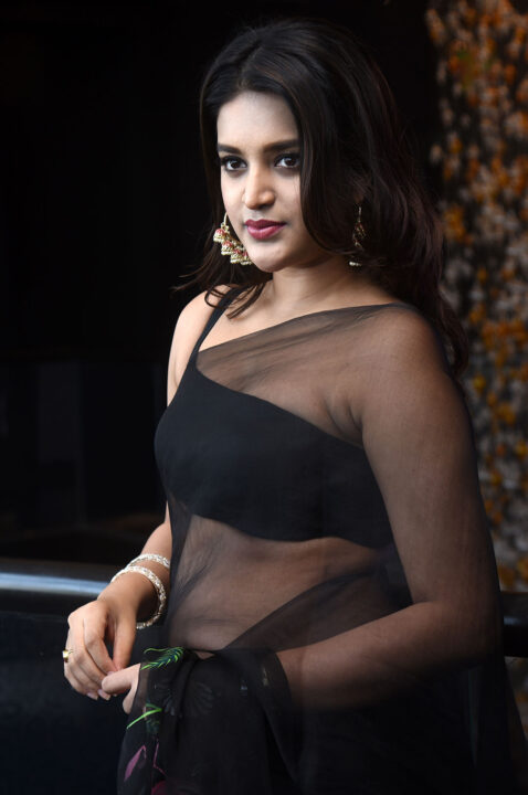 Nidhhi Agerwal hot stills in black saree