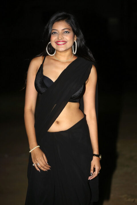 Maahi Mallhotra hot navel stills in black saree