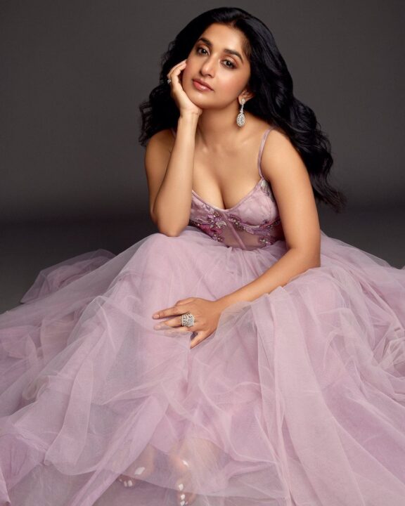 Meera Jasmine hot stills in pink gown