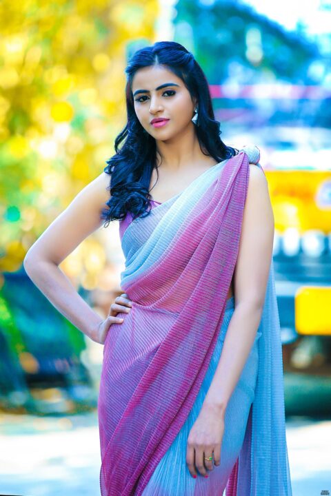 Naveena Reddy in saree HD photoshoot stills