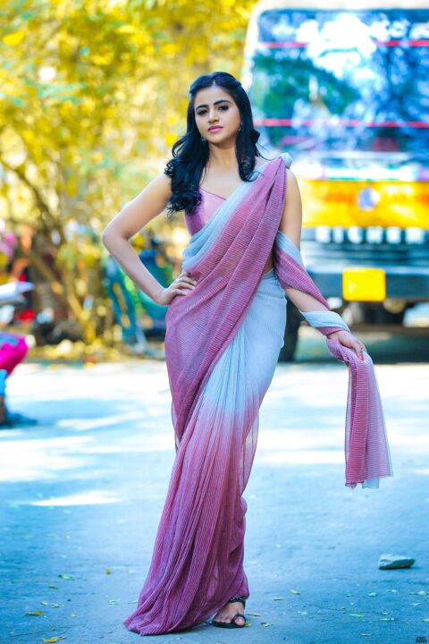 Naveena Reddy in saree HD photoshoot stills