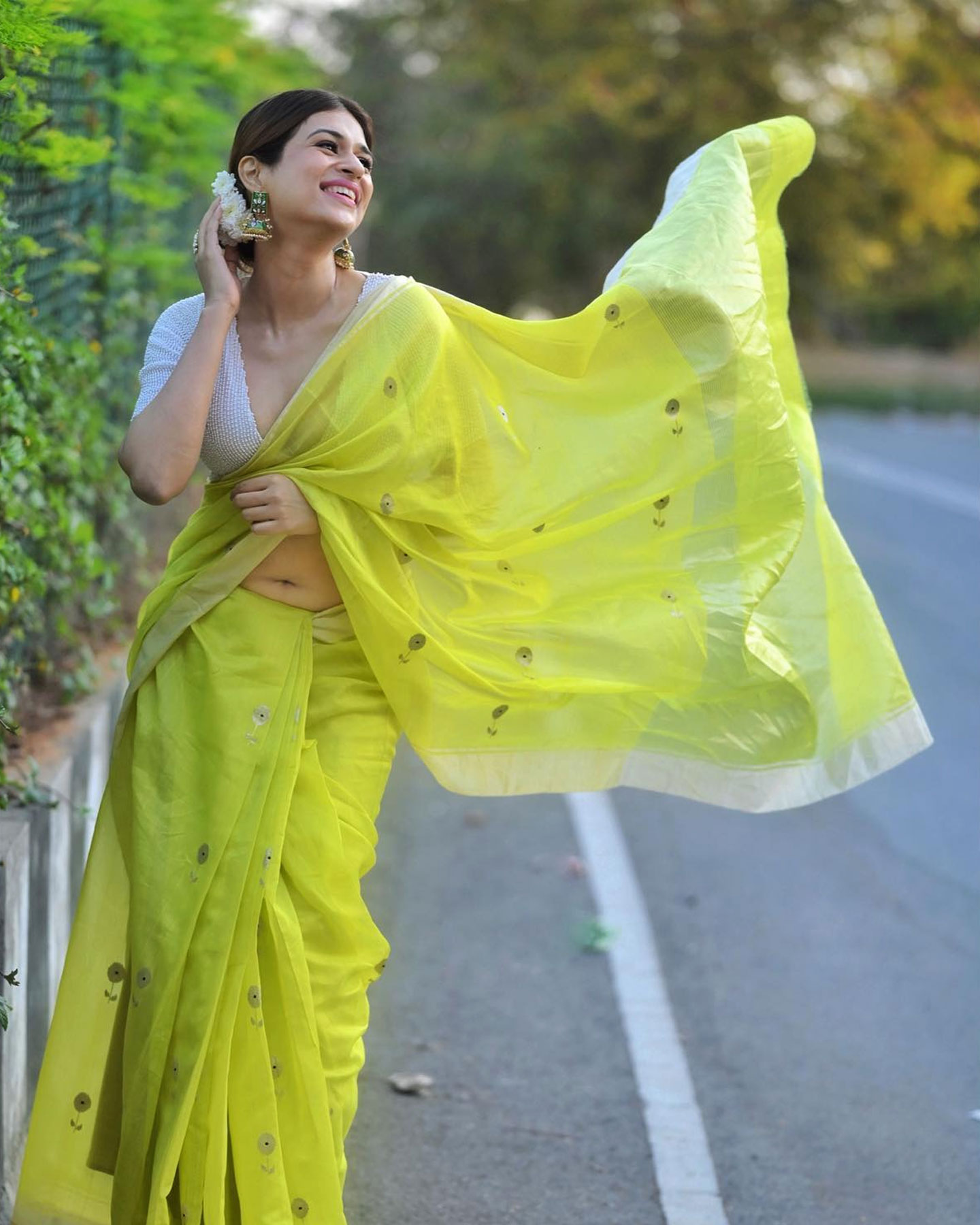 Shraddha Das Hot In Saree Actress Album - vrogue.co
