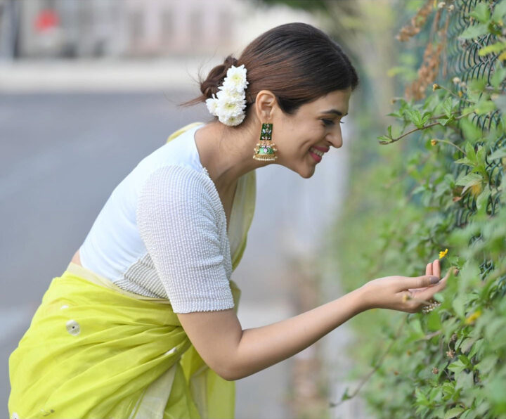 Shraddha Das hot stills in Lime Green Handwoven Pure Chanderi Saree