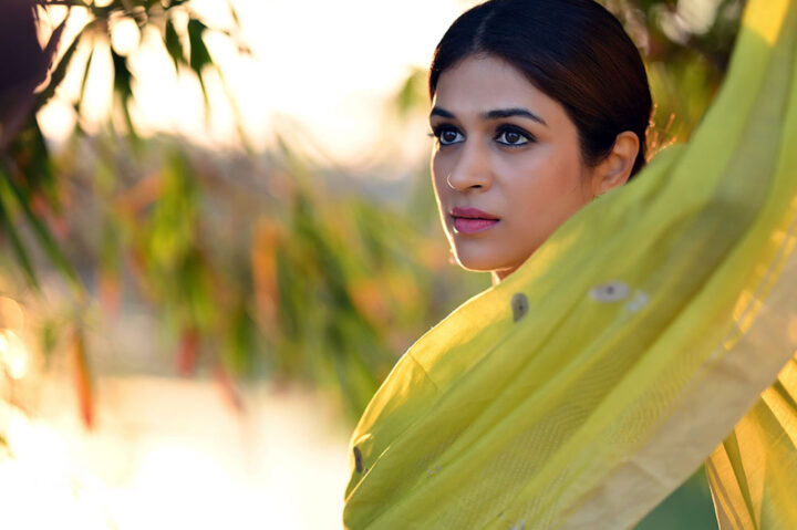 Shraddha Das hot stills in Lime Green Handwoven Pure Chanderi Saree