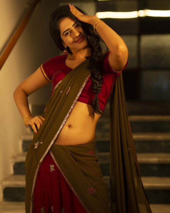 Gehna Sippy hot navel stills in half saree