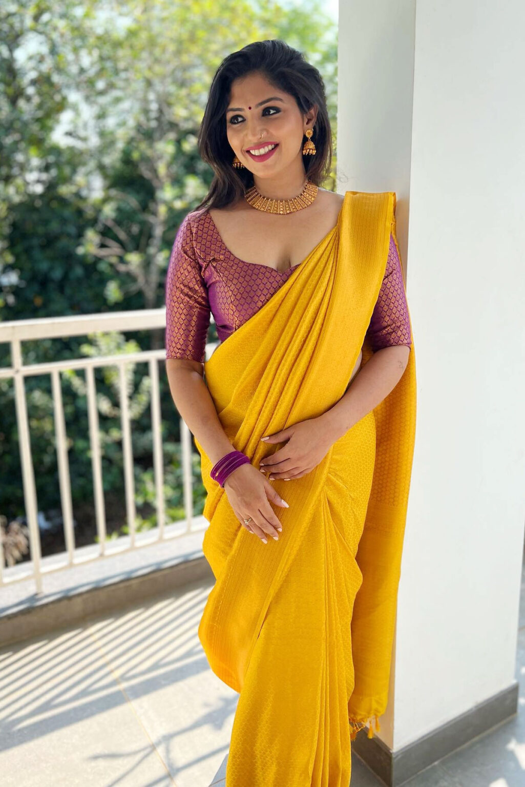 Roshni Vineeth in silk banarasi saree photos - South Indian Actress