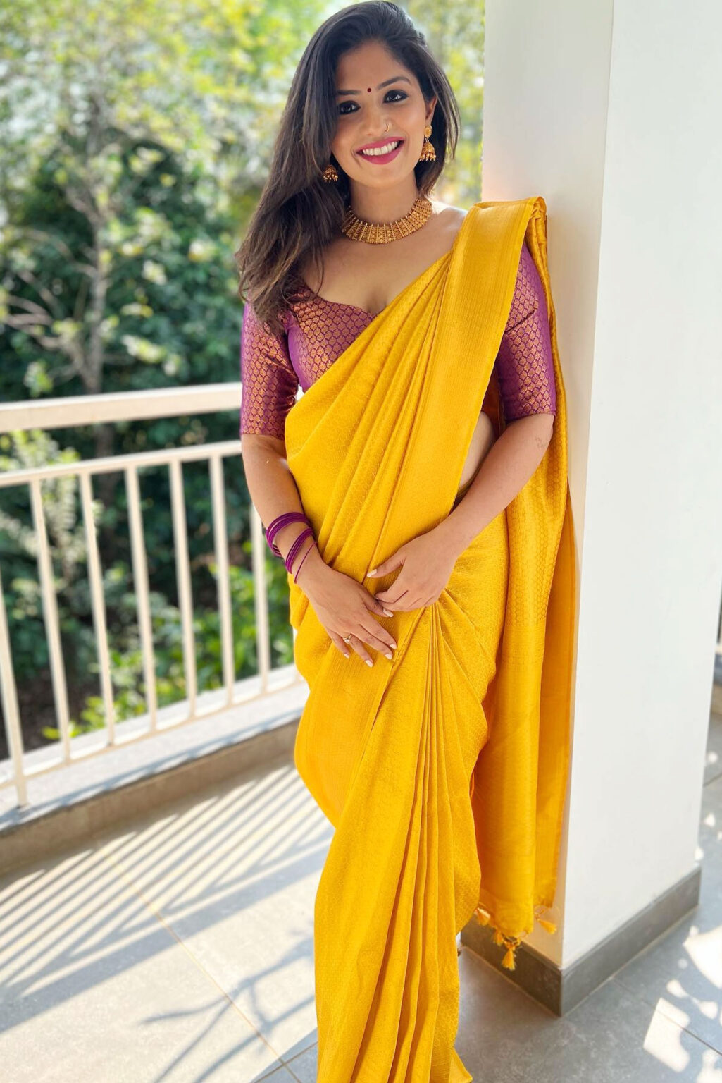 Roshni Vineeth in silk banarasi saree photos - South Indian Actress