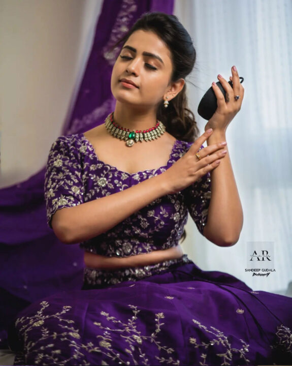 Thanuja Puttaswamy wearing purple lehenga photos
