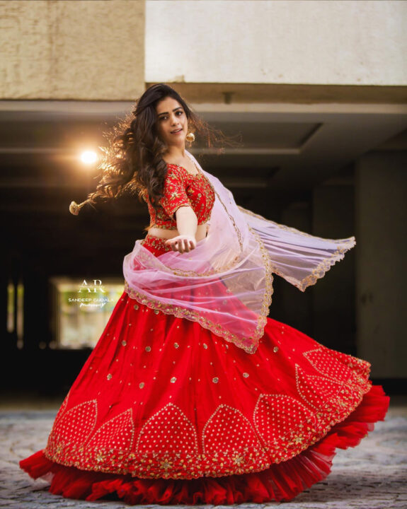 Thanuja Puttaswamy wearing red lehenga styled by Aarushi Reddy