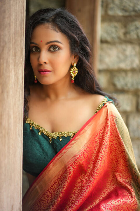 Chandini Tamilarasan in silk saree photoshoot
