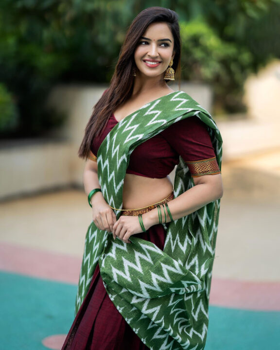 Pujita Ponnada in half saree photos