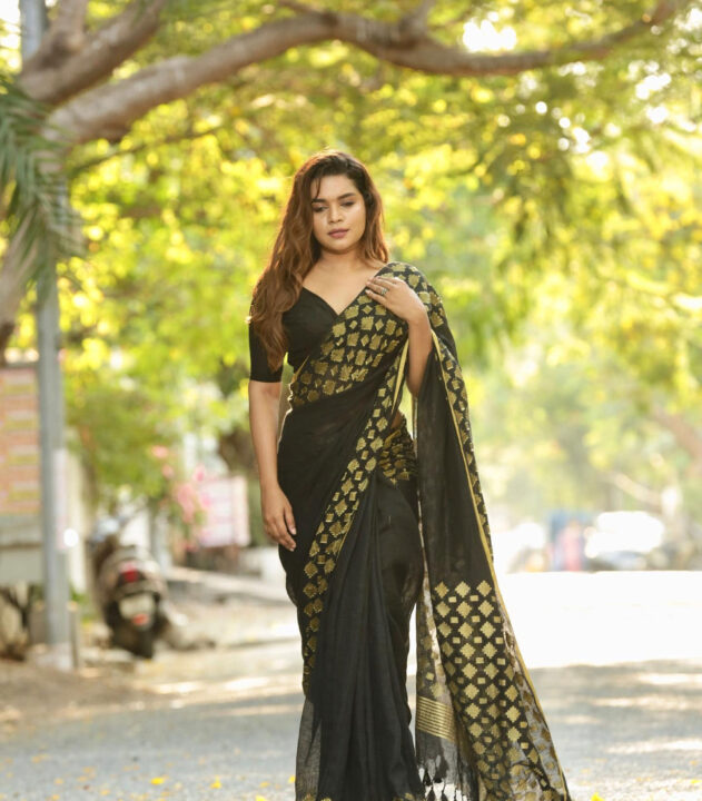 Veena Jessi navel stills in black saree