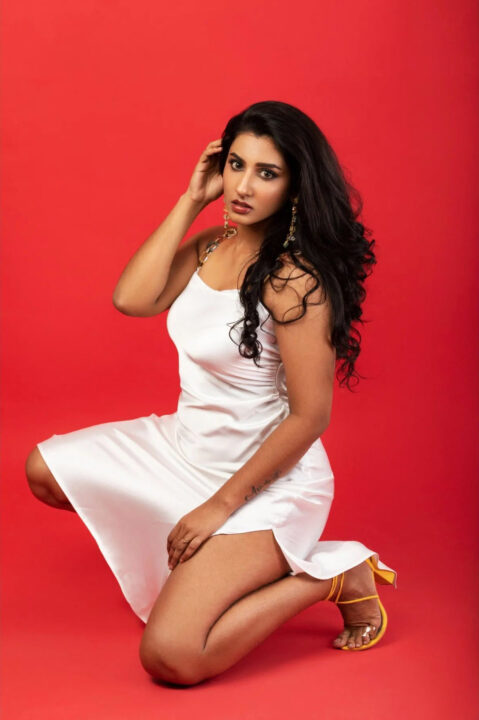 Vishnu Priya Bhimineni sizzling stills in white outfit