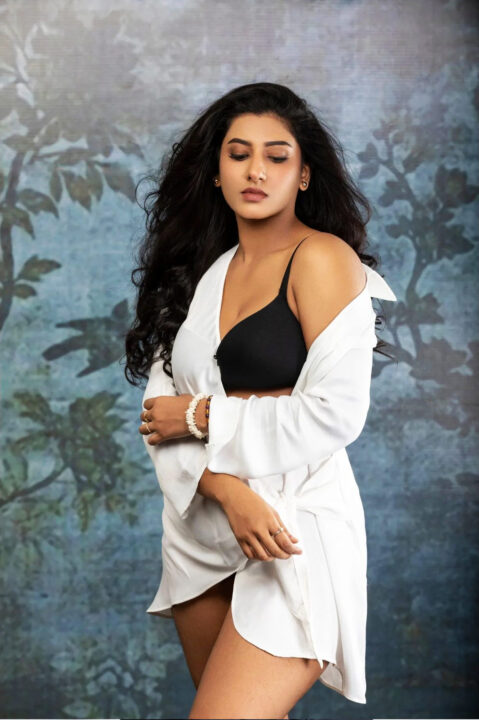 Vishnu Priya Bhimineni sizzling stills in black inners