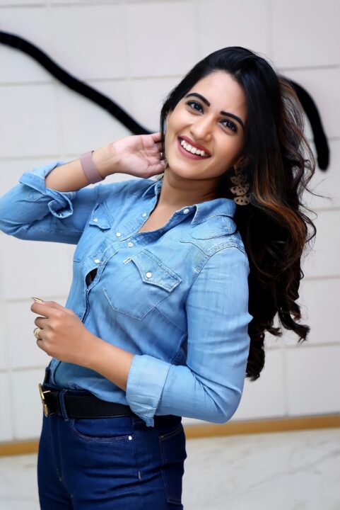 Sravanthi Chokarapu stills in jeans shirt