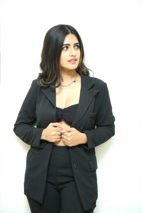 Sravanthi Chokarapu sizzling stills in black outfit